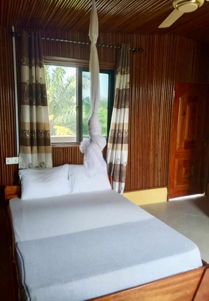 Serenity Haven Lodge Busua Экстерьер фото