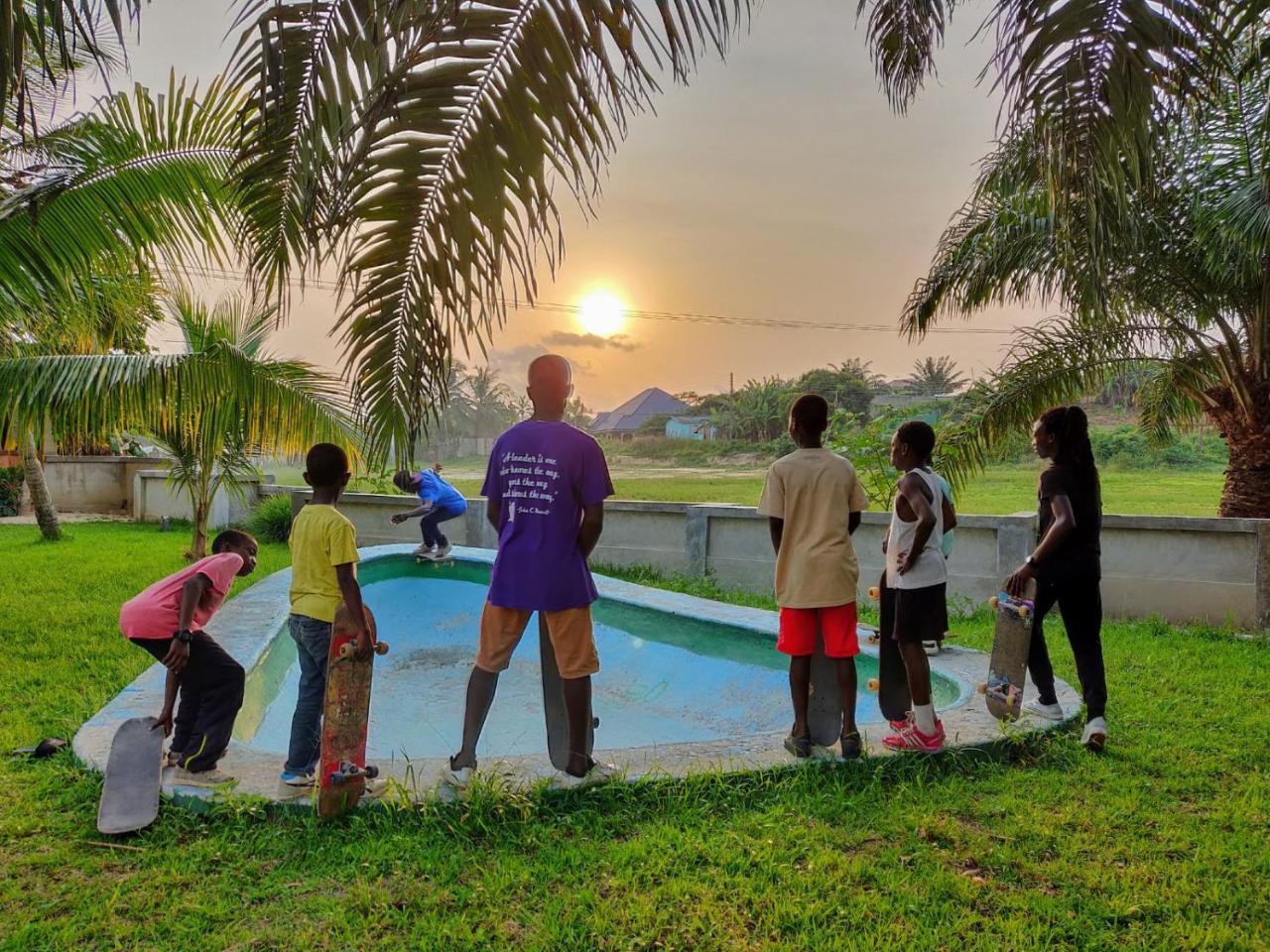 Serenity Haven Lodge Busua Экстерьер фото